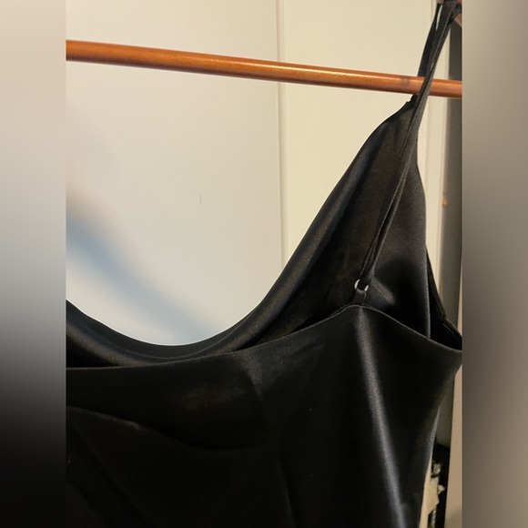 Dynamite satin dress - Picture 5 of 6